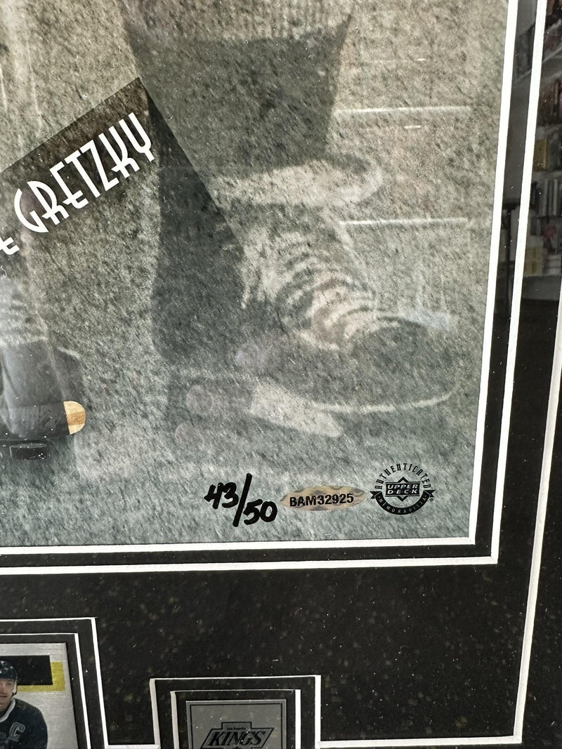 LA Legends Shaquille O'Neil / Wayne Gretzky Framed 43x29 Autographed Authenticated Upper Deck Limited /50 - Cartes Sportives Rive Sud