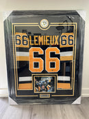 Mario Lemieux Hockey Jersey Frame Autographed Authenticated 43x35 - Cartes Sportives Rive Sud