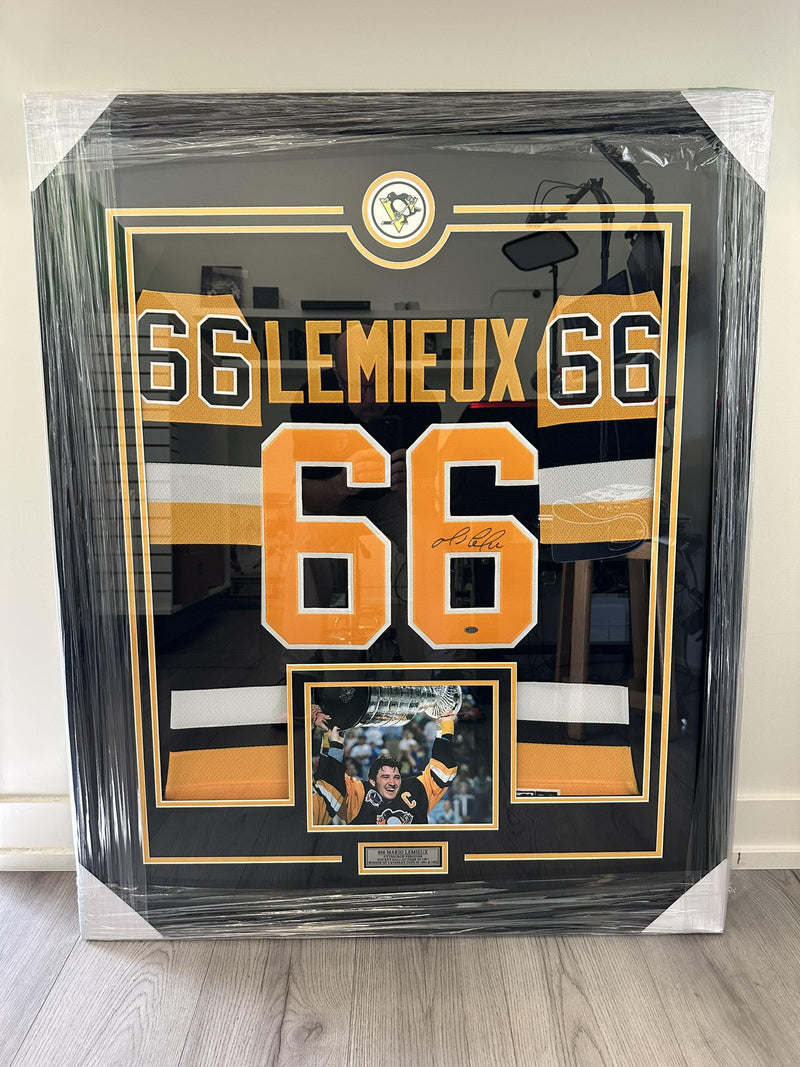 Mario Lemieux Hockey Jersey Frame Autographed Authenticated 43x35 - Cartes Sportives Rive Sud