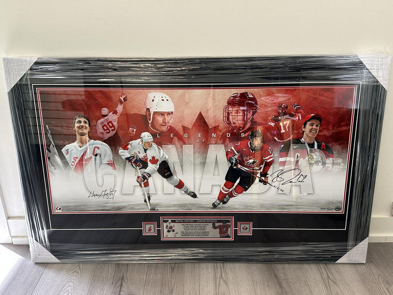 Team Canada Wayne Gretzky / Connor McDavid Framed 50x30 Autographed Authenticated Upper Deck Limited /150 - Cartes Sportives Rive Sud