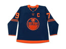 UDA Connor McDavid Autographed Edmonton Oilers Navy Adidas Jersey - Cartes Sportives Rive Sud