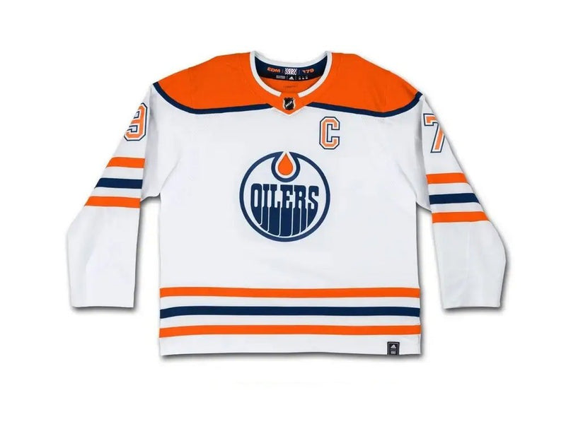 UDA Connor McDavid Autographed Edmonton Oilers Reverse Retro White Adidas Jersey - Cartes Sportives Rive Sud